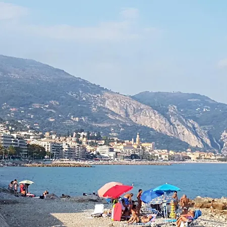 2pcs A 100 M De La Au Calme Appartamento Mentone
