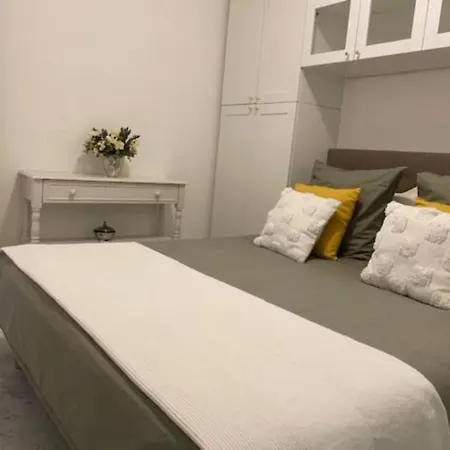 Apartment 2pcs A 100 M De La Au Calme
